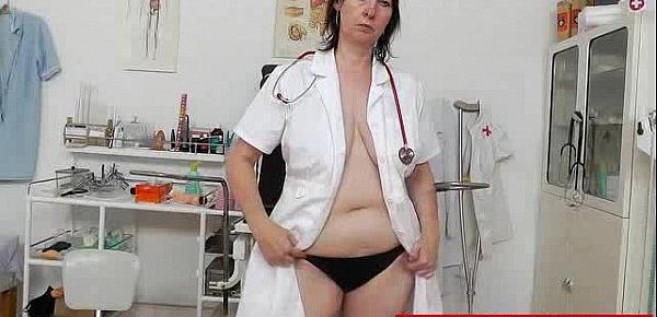  Nurse gapes her unshaven hole